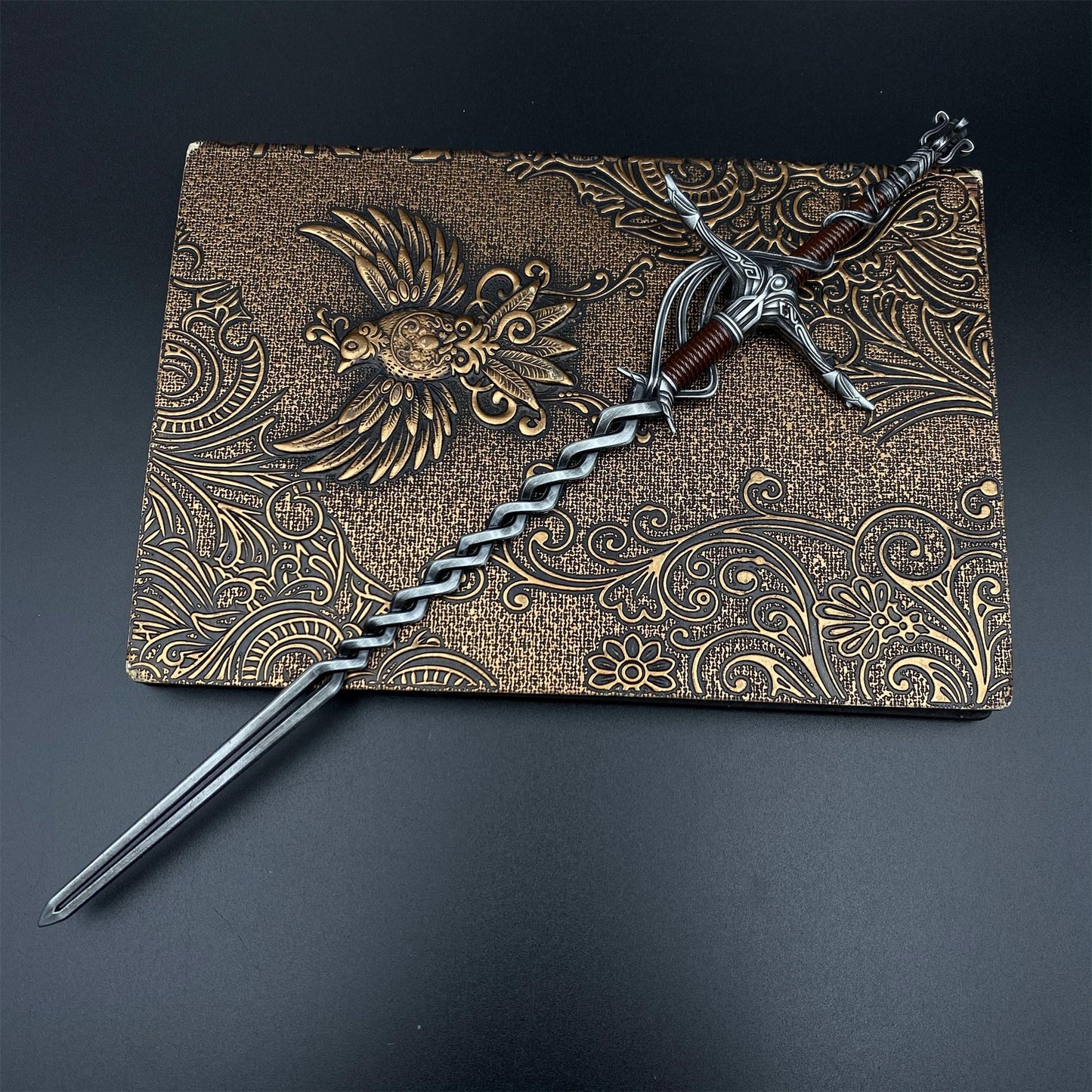 Soul Game Cleanrot Knight Flame Greatsword Miniature Metal Replica – Collectible Game Weapon Model