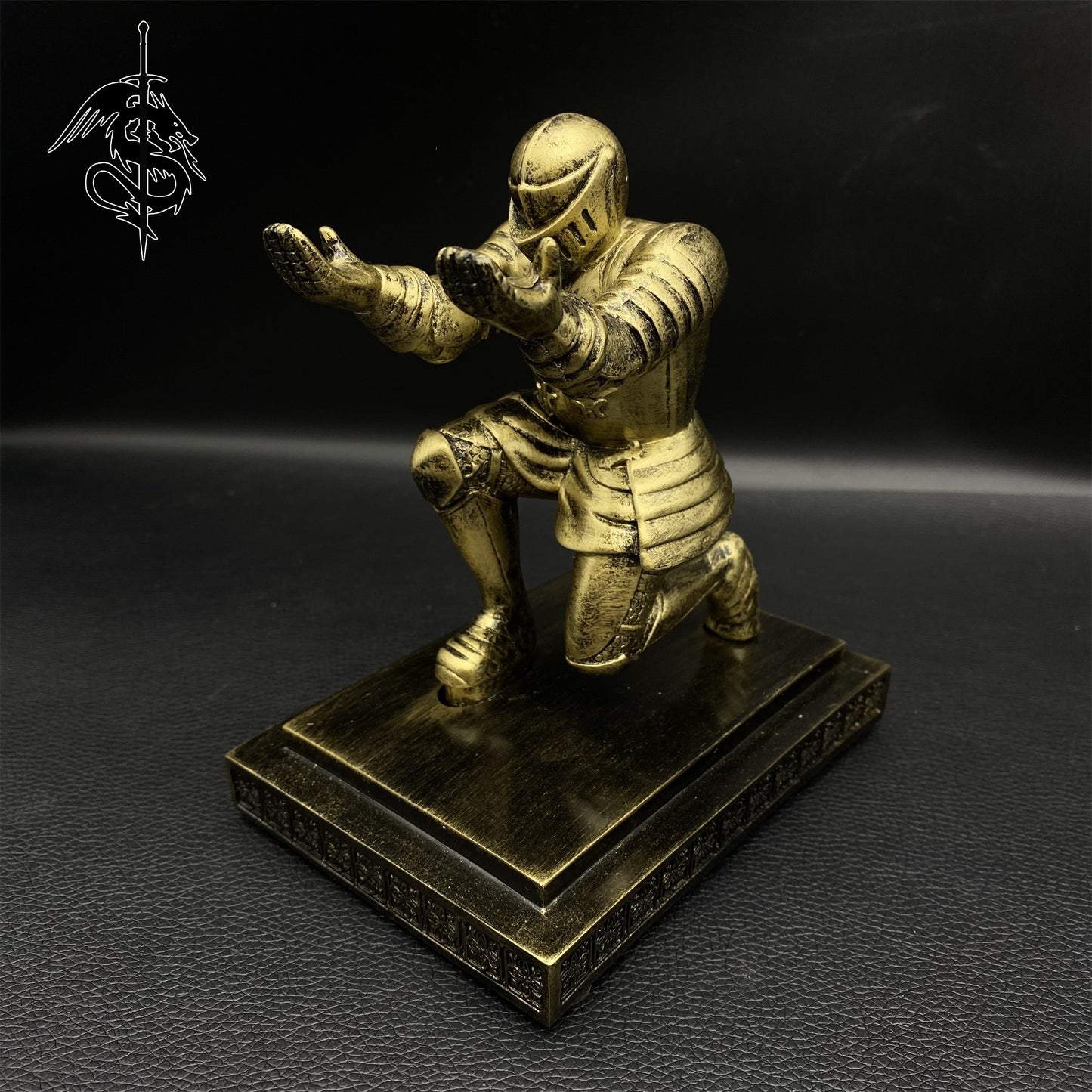 Middle Age Knight Display Stand Luxury Pen Display Holder