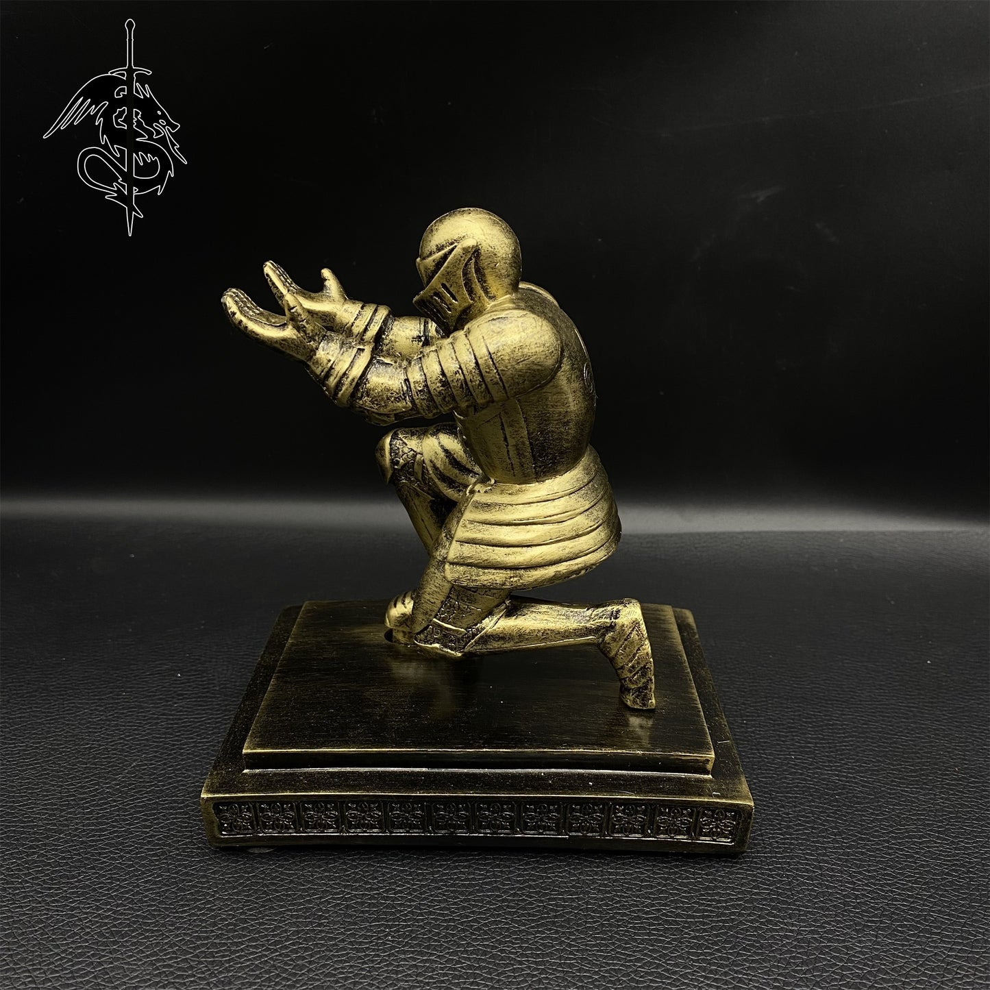 Middle Age Knight Display Stand Luxury Pen Display Holder