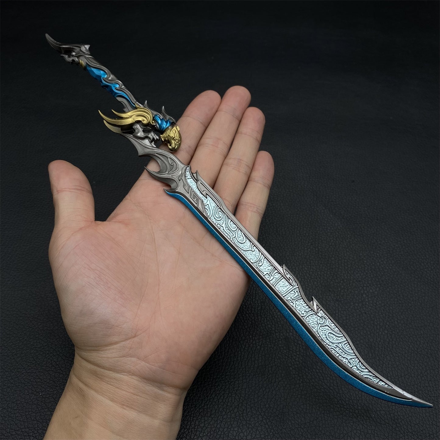 Exquisite Eastern Fantasy Broadsword Metal Crafts For Display